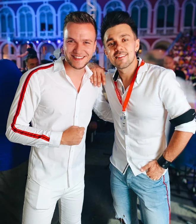 »Kaj pa, če dol padem?« Luka Basi pred koncertom spravil Raaya v skrbi (VIDEO)
