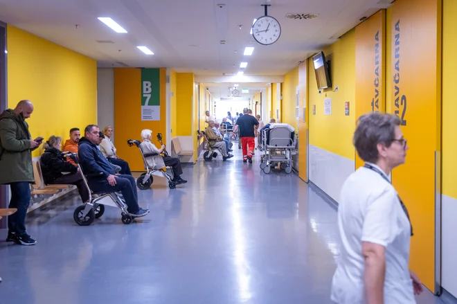 Kaos v slovenskem zdravstvu: dolge čakalne dobe in prazne ambulante
