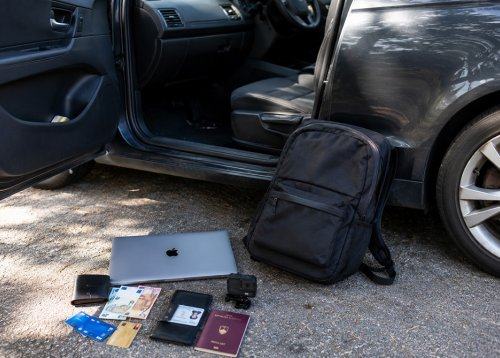 TRENUTEK NEPAZLJIVOSTI, 1400 EVROV ŠKODE: V Strunjanu izginil nahrbtnik z dragoceno vsebino