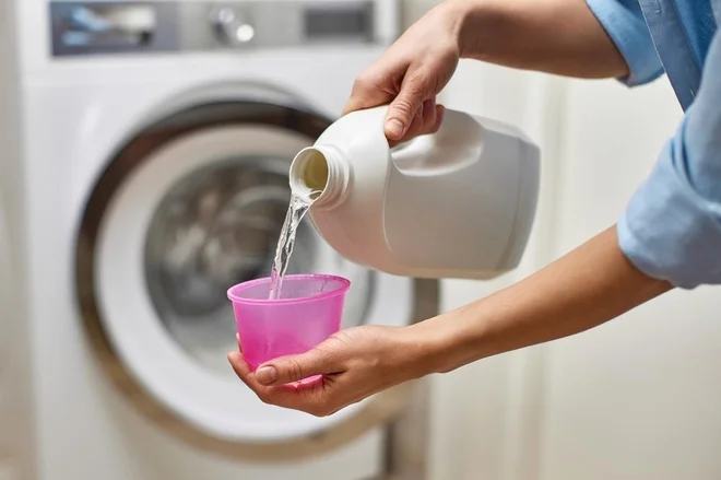 To čistilo s kisom nikoli ne sme v pralni stroj – kombinacija je lahko nevarna