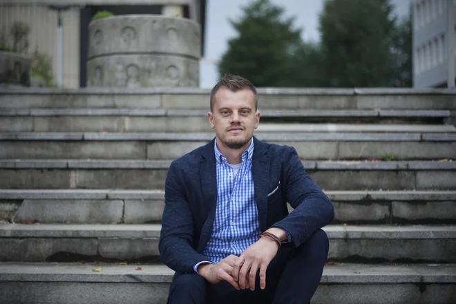 Cene goriv podirajo rekorde, čeprav se nafta ceni: Tilen Šarlah razkril, kje tiči glavni problem