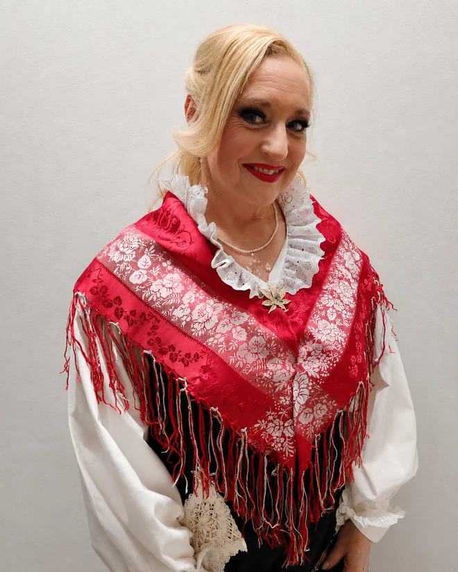 Podnevi inženirka, po srcu glasbenica: Jelka Hafner razkriva svojo drugo plat (Suzy)