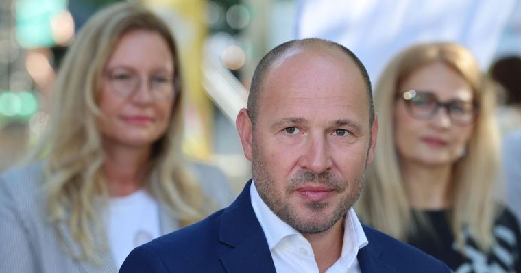Sprejeli interventni zakon, pomoč prevoznikom in kmetom iz zelenih sredstev
