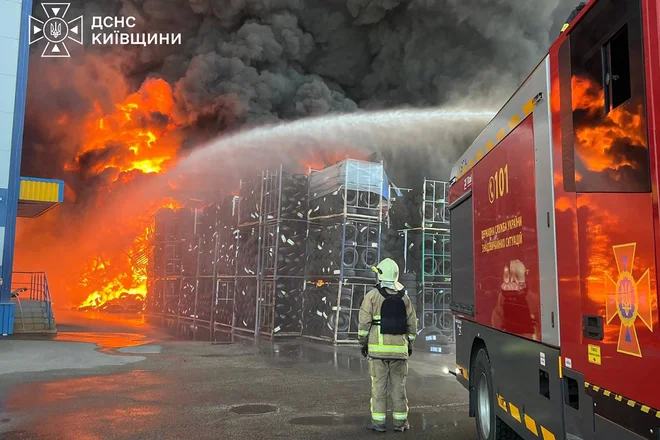 Skladišče streliva pri Kijevu zajeli požari in eksplozije, umrlo najmanj 37 ljudi (VIDEO in FOTO)