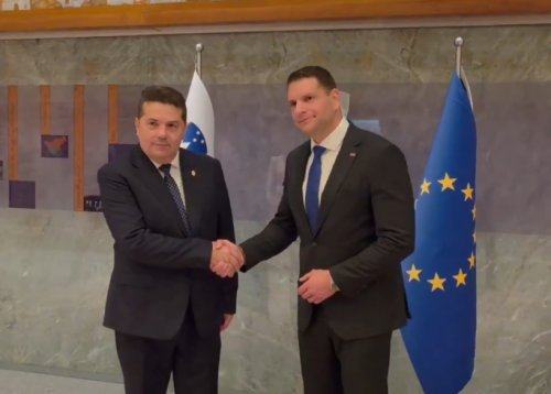 OBISK, KI JE DVIGNIL PRAH: Stevanović sprejel političnega zaveznika Milorada Dodika (VIDEO)
