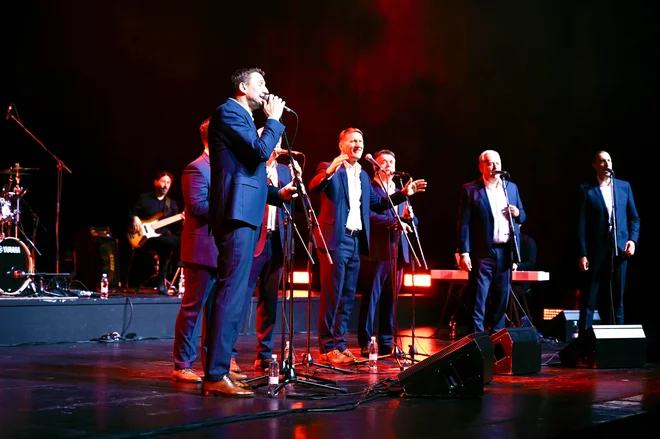 Dalmatinski večer pod zvezdami: Tomislav Bralić in Klapa Intrade prihajata v Novo mesto