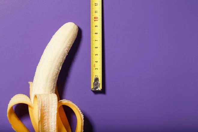 Pritožujejo se ženske: vse bolj priljubljena povečava penisa ima temno plat