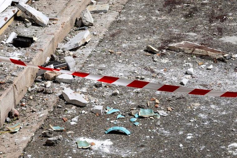 Jutranja eksplozija na glavni železniški postaji: več poškodovanih, policija na terenu našla sumljiv predmet!