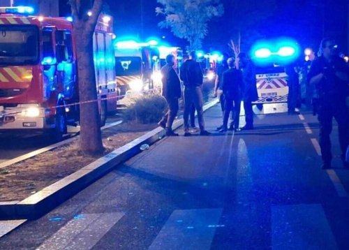 TRAGEDIJA V FRANCIJI: Z avtomobilom namerno zapeljal med ljudi, dve osebi umrli (FOTO, VIDEO)