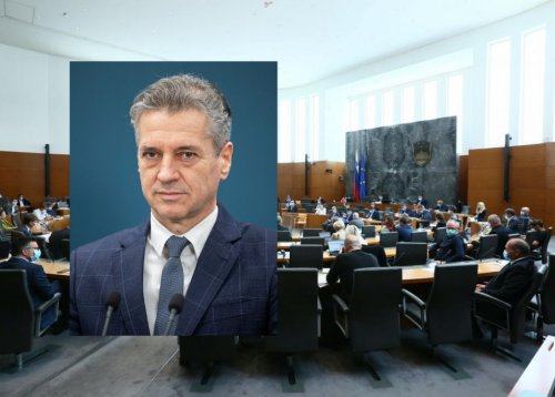 ZADEVA BOBNAR PRED POSLANCI: DZ danes o imuniteti Roberta Goloba