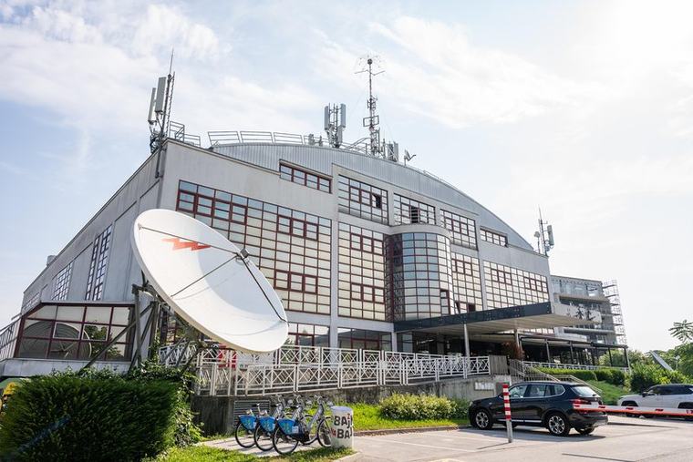 Umetna inteligenca razvrednotila delo prevajalcev, strojni prevodi pa kljub vsemu čedalje slabši