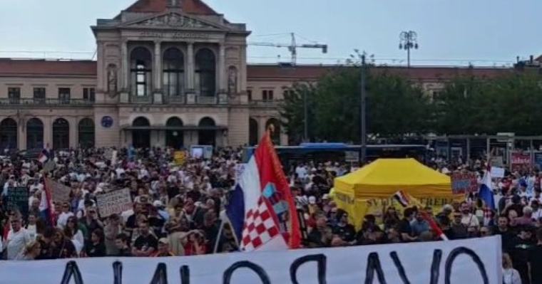Velik protest v Zagrebu, avtobusi prišli iz vse države: "Nismo smetišče"