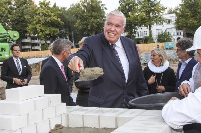 36 milijard zapustil v dobrodelne namene