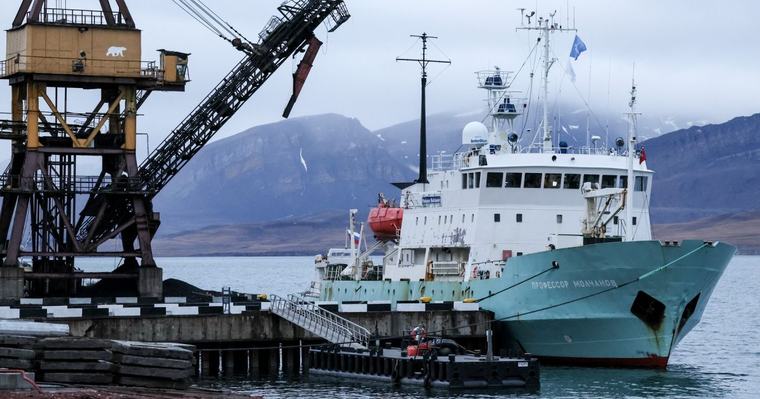 Norvežani na željo Ukrajine zasegli rusko polarno križarko, v Moskvi besni