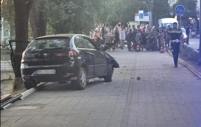 Julijan z avtom v družino, deklica umrla: otroški voziček z dojenčkom je vrglo v zrak (FOTO)