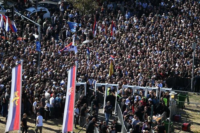V Srbiji slovo od 'bosanskega klavca', v Bosni prepovedali TV-prenos