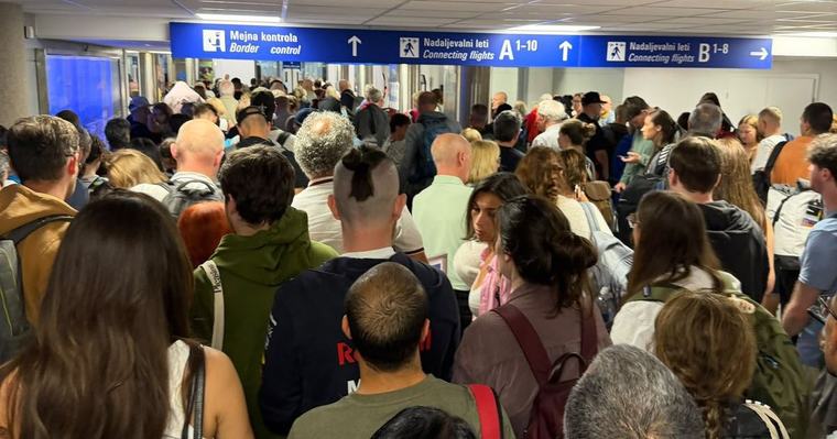 Kaj se je dogajalo na Brniku? Skrivnostno čakanje, nato gneča