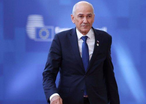 JANŠA BRANI SLOVENSKO BLOKADO: "Dvojna merila so zunanjo politiko pripeljala blizu irelevantnosti"