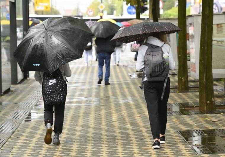 Za popoldne pripravite dežnike in nekaj potrpljenja - vreme bo namreč močno vplivalo na razpoloženje