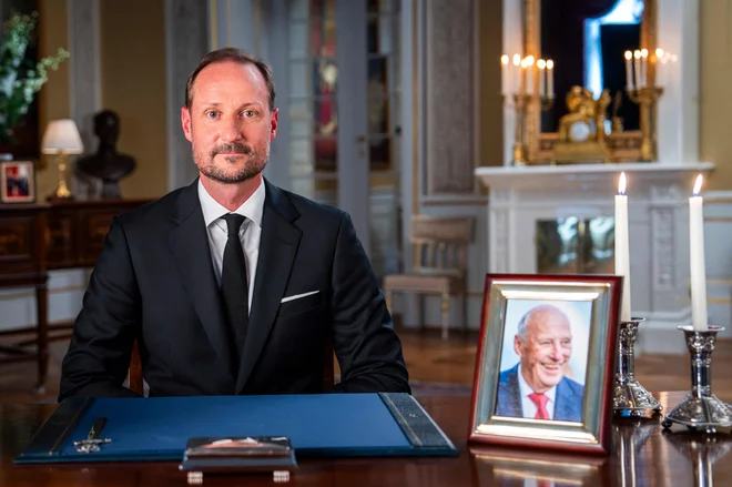 Kralj Harald V. je mrtev, naj živi novi kralj Haakon VIII.