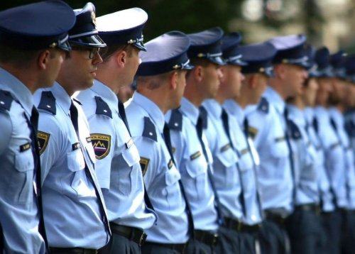 ZARADI POMANJKANJA POLICISTOV BODO SPREMENILI POGOJE ZA ZAPOSLITEV: Kaj vse se spreminja z novo novelo zakona?