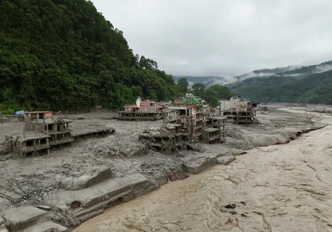 Satelitski posnetki razkrili vzrok katastrofe v Nepalu! Med žrtvami ni Slovencev