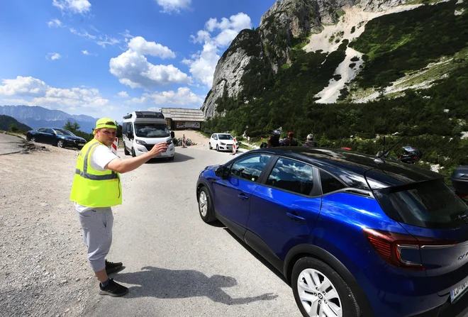 Na Vršič prihaja nov prometni režim, 80 parkirnih mest in pomembna novost za voznike