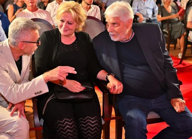 Ksenija Benedetti in Boris Cavazza ukradla poglede: na odprtju festivala sta se zaljubljeno držala za roke (FOTO)