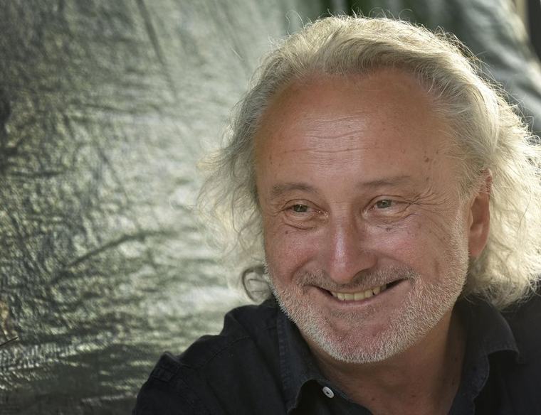 Priznani režiser Peter Bratuša iskreno o svetu, ki se je močno spremenil: "Če bi z Vincijem danes še enkrat sedela skupaj, bi ..."