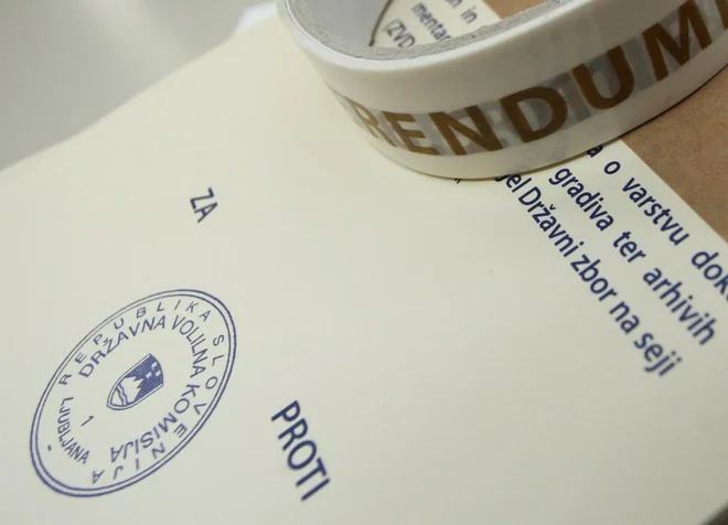 Pobudniki umikajo referendum o volilni pravici tujcev
