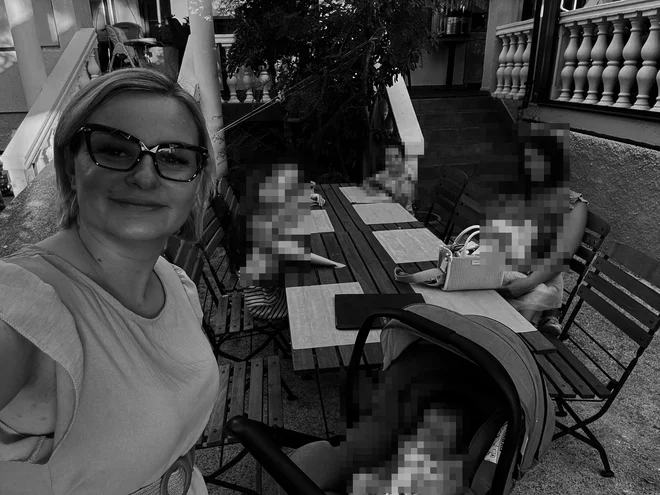 Umrla je Kristina, mama šestih otrok, vplivnica in avtorica znanega bloga za mamice (FOTO)