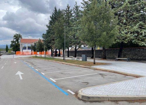 POKOPALIŠČE V SEŽANI DOBILO MODRO CONO: "Na ostalih mestih parkirajo uslužbenci občine in upravne enote"