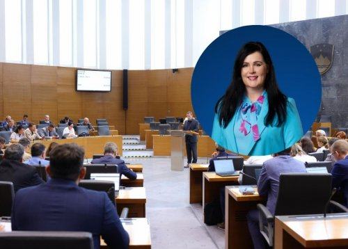 "NEKDO SE NEČESA BOJI": Knovs brez zahtevanih dokumentov o predsedničini prijateljici