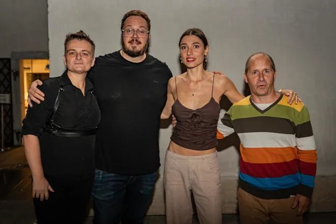 Smeh pod grajskimi zvezdami: veliko pričakovanj pred prvim stand-up nastopom Zale Djurić (FOTO)