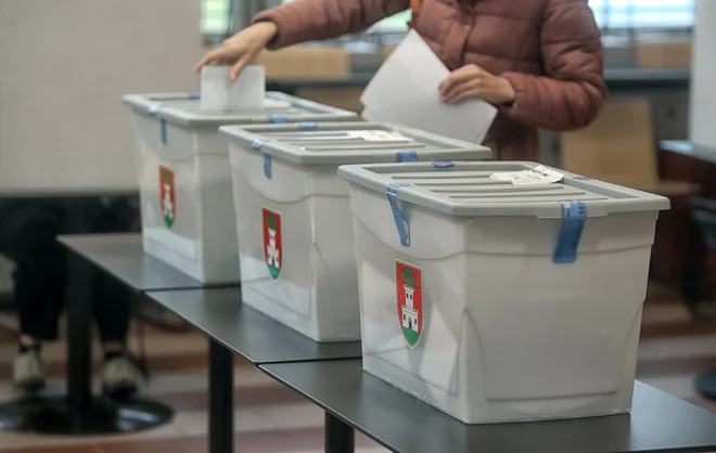 Novi zakon: volilna pravica državljanov tretjih držav s stalnim prebivališčem s Sloveniji je odvzeta