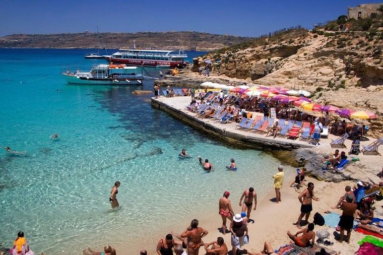 To je najbolj obremenjen otok v Evropi: turistov je iz leta v leto več, prostora pa vse manj