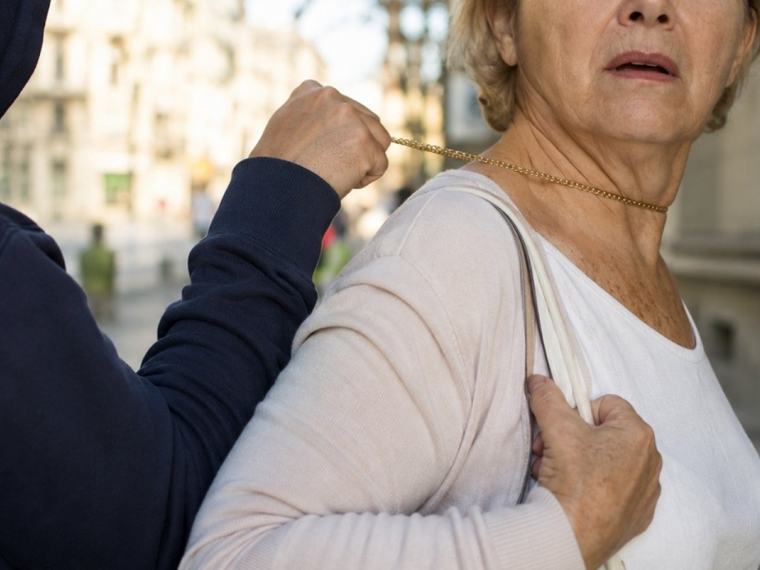 PRI SOSEDIH KRADEJO KOT SRAKE: Tarče so predvsem ženske, najpogosteje starejše
